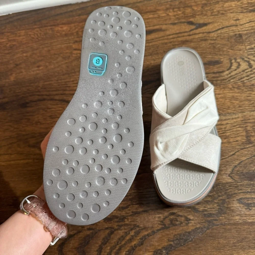 NEW bzees sandals - Picture 2 of 3